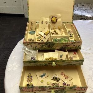 SHELL VINTAGE HAND MADE LOT PLUS JEWELRY / SEWING BOX 46 piece lot